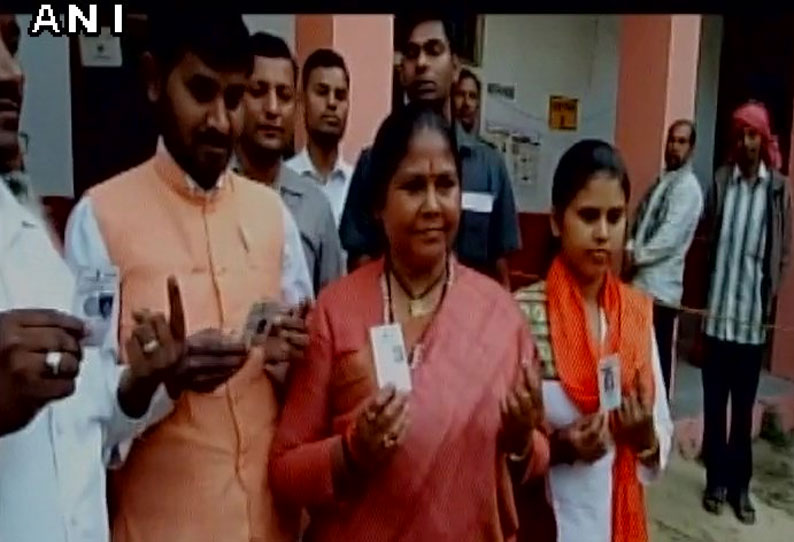 உத்தர பிரதேசத்தில் 4 ஆம் கட்ட தேர்தல்: விறுவிறுப்பான வாக்குப்பதிவு உத்தர பிரதேசத்தில் 4 ஆம் கட்ட தேர்தல்: விறுவிறுப்பான வாக்குப்பதிவு