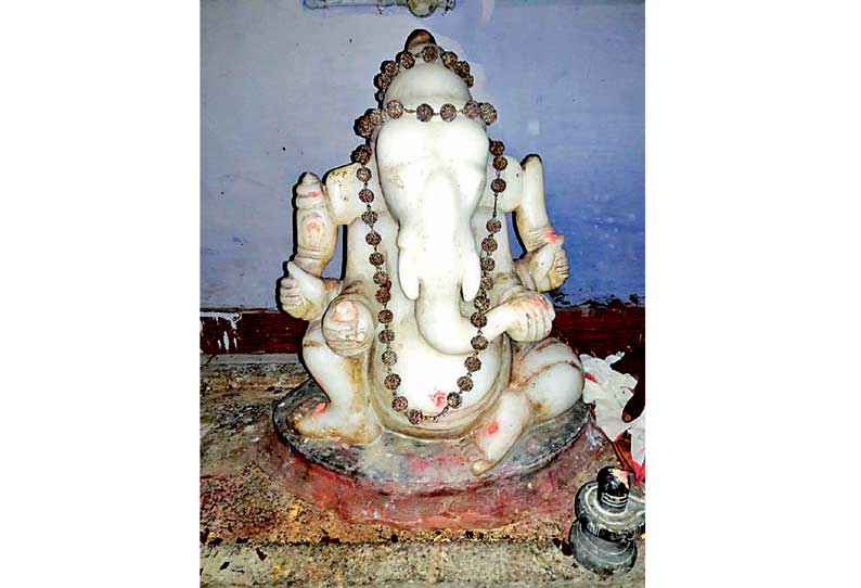 ராமநாதபுரம் அருகே 100 ஆண்டுகள் பழமையான பர்மா வெள்ளைக்கல் விநாயகர் சிலை கண்டுபிடிப்பு