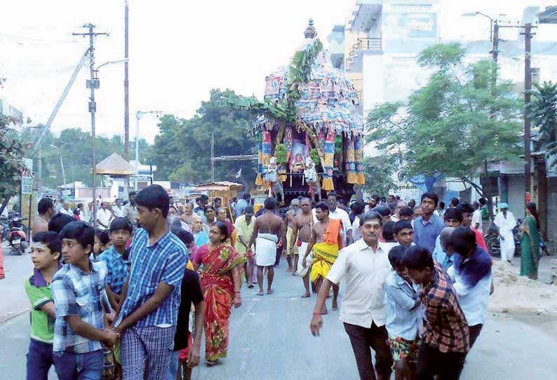 திருச்செந்தூர் வெயிலுகந்த அம்மன் கோவிலில் மாசி திருவிழா தேரோட்டம்