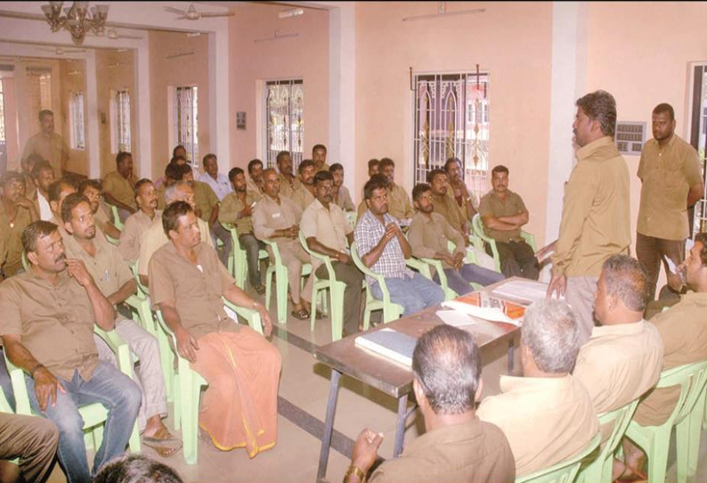 புதிய பெர்மிட் வழங்குவதை நிறுத்தக்கோரி வாகன பேரணி