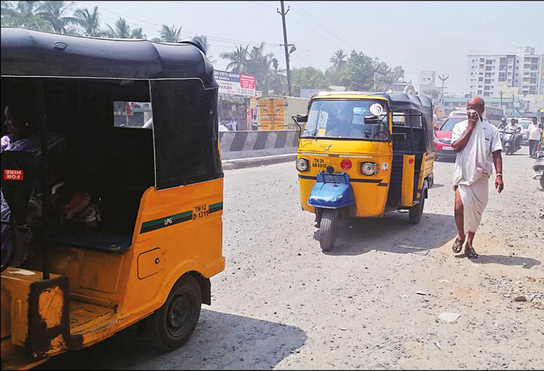 கரையான்சாவடியில் புழுதியாக மாறிய சாலையால் வாகன ஓட்டிகள் அவதி