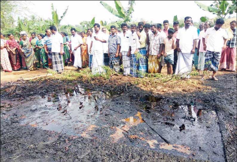 இயற்கை எரிவாயு திட்டத்திற்கு அமைக்கப்பட்ட ஆழ்துளை சோதனை குழாய் கிணறு அருகே திடீர் தீ