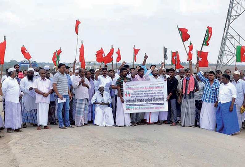 பொதுமக்கள் சாலை மறியல் கல்குவாரிகளில் இருந்து தண்ணீர் எடுப்பதை தடை செய்ய வலியுறுத்தல்