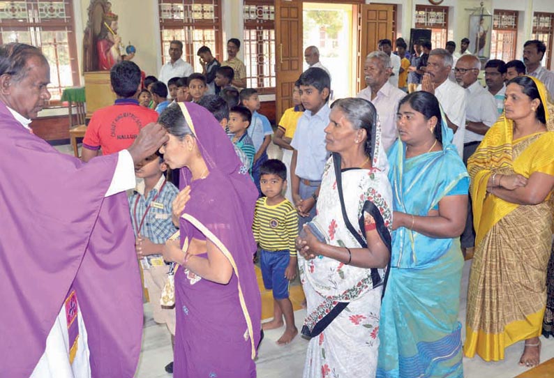 நாமக்கல் தேவாலயங்களில் சாம்பல் புதன்கிழமை சிறப்பு பிரார்த்தனை