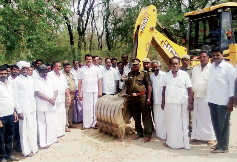 ஆம்பூர் நாயக்கனேரி மலையில் ரூ.90 லட்சத்தில் சாலை அமைக்கும் பணி