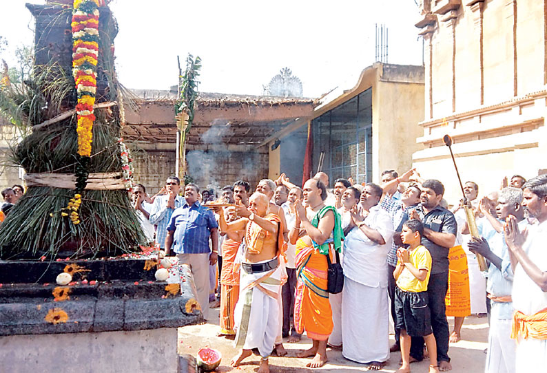 திருக்கோவிலூர் வீரட்டானேஸ்வரர் கோவிலில் மாசி பெருவிழா கொடியேற்றத்துடன் தொடங்கியது