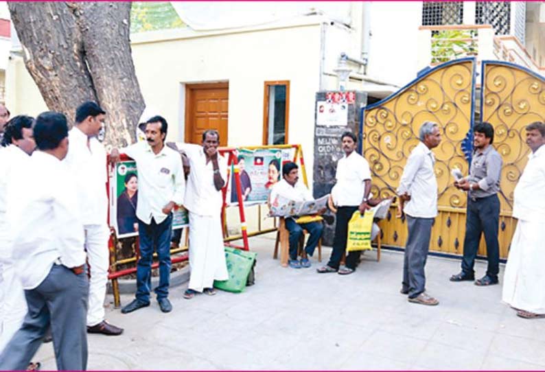 புதிய அமைப்பு தொடங்கிய தீபாவுக்கு ஆதரவு குறைகிறதா? நிர்வாகிகள் மட்டுமே வீட்டுக்கு வருகின்றனர்