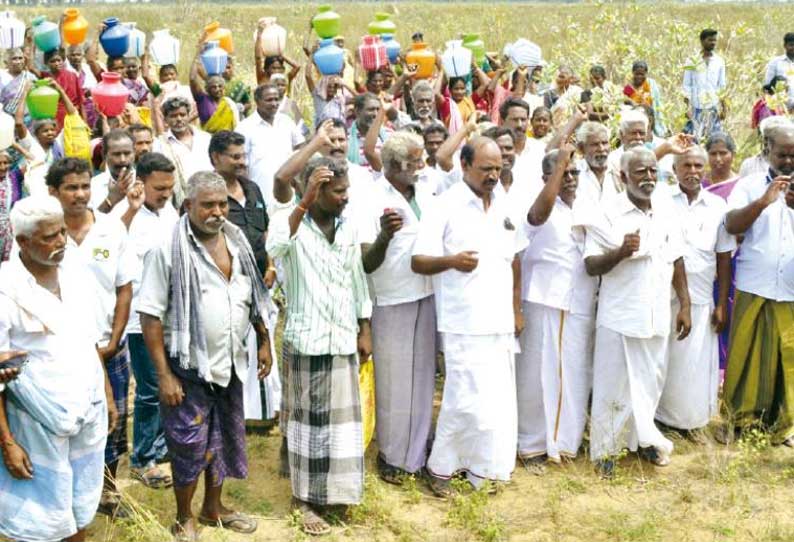 கூட்டு குடிநீர் திட்டத்தை அமல்படுத்த எதிர்ப்பு: கிராம மக்கள் போராட்டம்