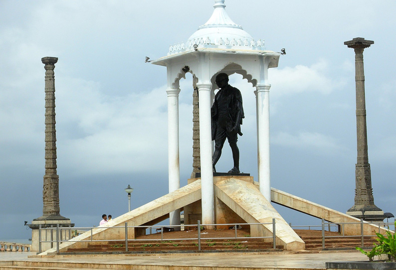 துறைமுக முகத்துவார பகுதியில் தூர்வாரப்படும் மணலை காந்தி சிலையின் பின்புறம் கொட்ட திட்டம்