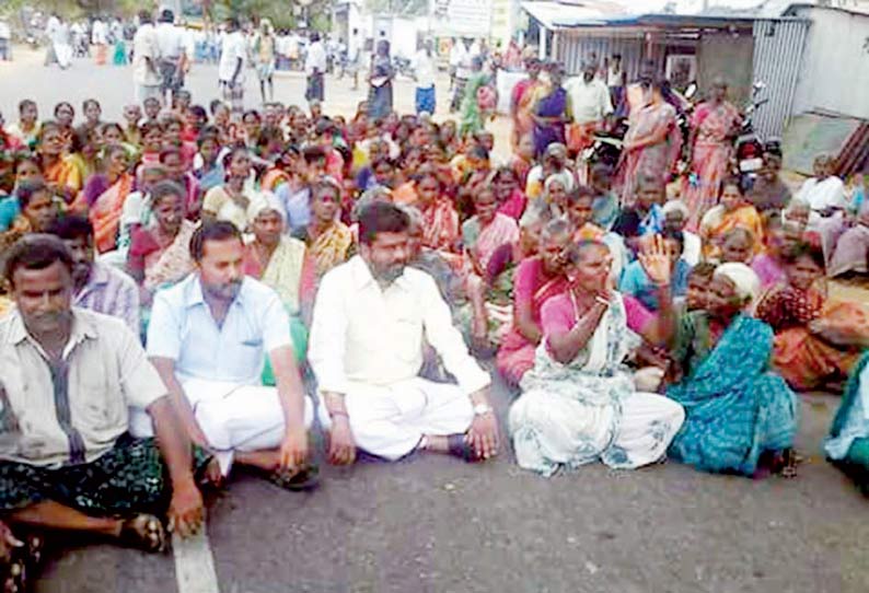 தாராபுரம் அருகே குடிநீர் கேட்டு பொதுமக்கள் சாலை மறியல் போக்குவரத்து பாதிப்பு