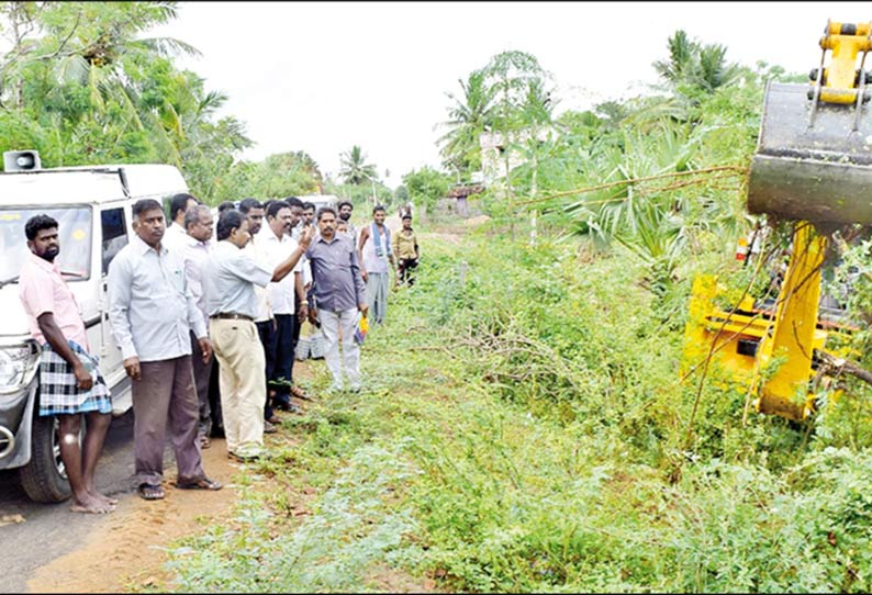 சீமைக்கருவேல மரங்கள் அகற்றும் பணி அதிகாரி ஆய்வு