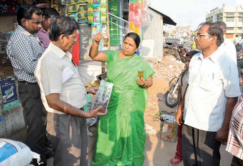 எடப்பாடியில் கடைகளில் திடீர் சோதனை: ரூ.50 ஆயிரம் மதிப்பிலான கலப்பட பொருட்கள் பறிமுதல் அதிகாரிகள் நடவடிக்கை