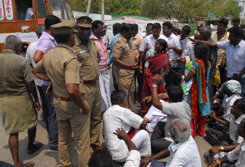 பெண்ணின் சாவுக்கு காரணமானவர்களை கைது செய்யக்கோரி உறவினர்கள்–அரசியல் கட்சியினர் சாலை மறியல்