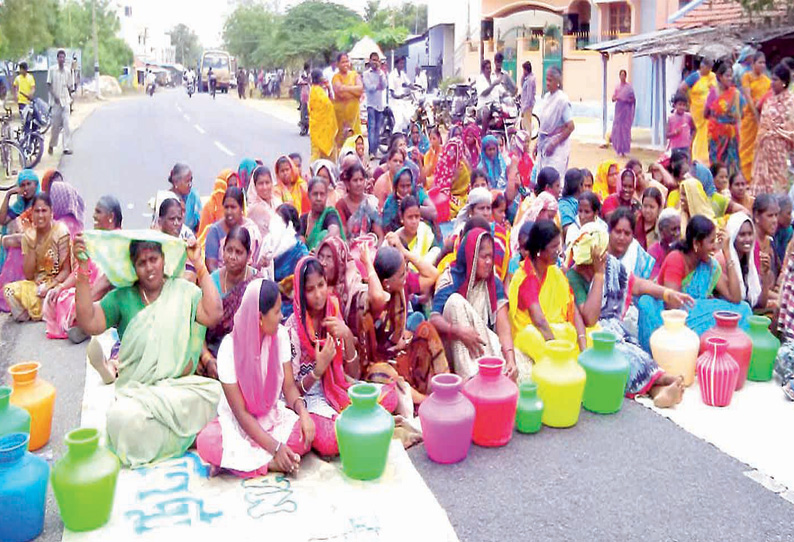 சாவக்கட்டுப்பாளையத்தில் குடிநீர் கேட்டு பெண்கள் சாலை மறியல்