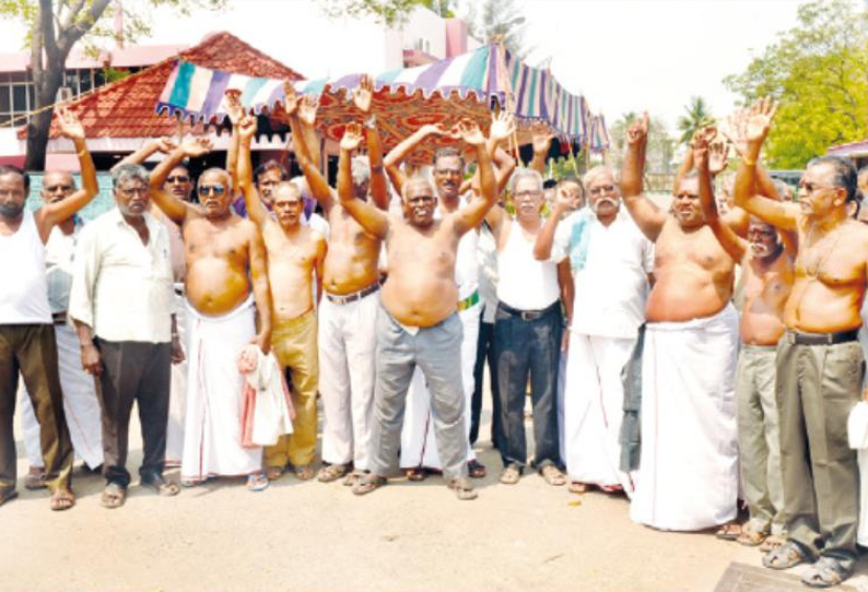 ஓய்வு பெற்ற போக்குவரத்து ஊழியர்கள் அரை நிர்வாண போராட்டம்