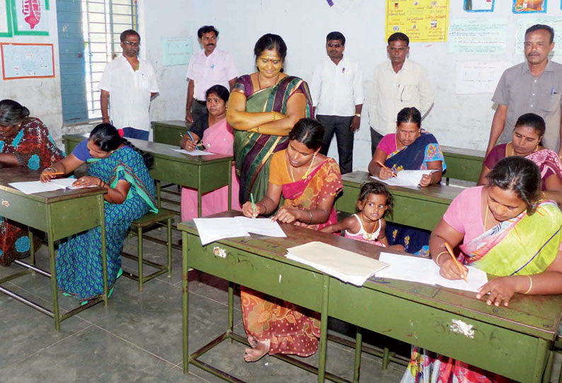 கற்கும் பாரதம் சார்பில் எழுத, படிக்க தெரியாதவர்களுக்கு அடிப்படை எழுத்து தேர்வு 201 மையங்களில் நடைபெற்றது