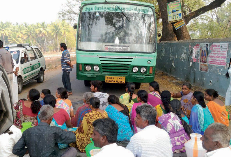 குடியாத்தம் அருகே கூடநகரத்தில் குடிநீர் கேட்டு பொதுமக்கள் சாலைமறியல்