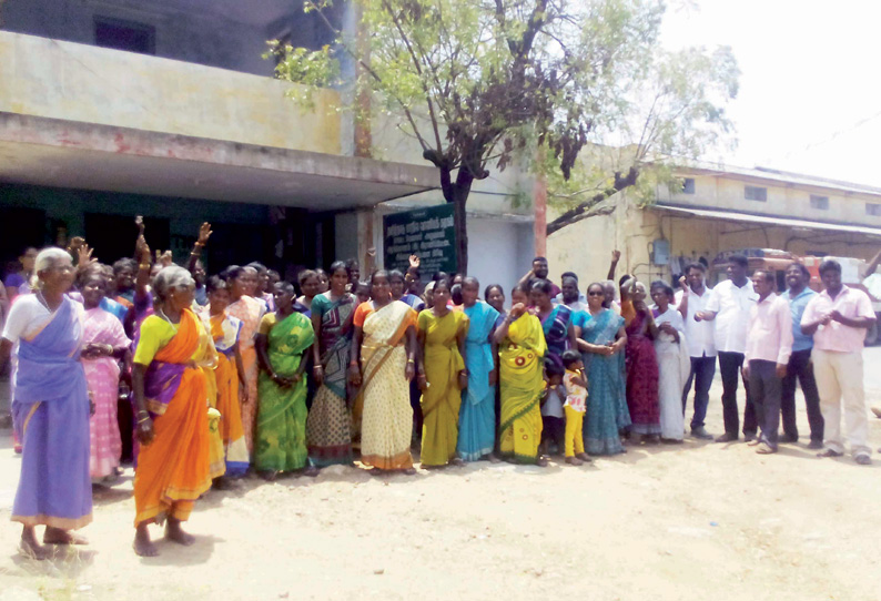 ராணிப்பேட்டை சிப்காட்டில் டாஸ்மாக் கிடங்கை முற்றுகையிட்டு பொதுமக்கள் ‘திடீர்’ போராட்டம் புதிதாக கடை அமைப்பதற்கு எதிர்ப்பு தெரிவித்து நடத்தினர்