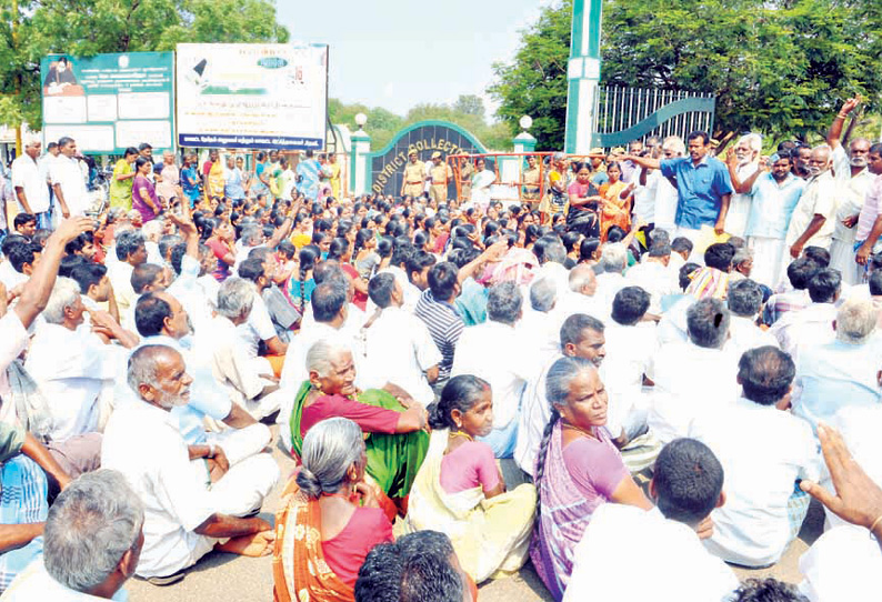 மதுபான கடைக்கு எதிர்ப்பு தெரிவித்து கிராம மக்கள் கலெக்டர் அலுவலகத்தை முற்றுகை