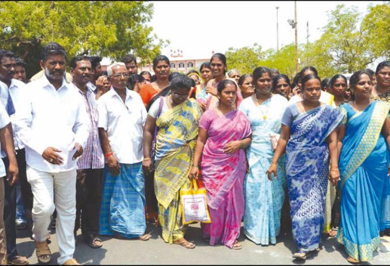 குடியிருப்பு பகுதியில் மதுபான கடை அமைக்க எதிர்ப்பு தெரிவித்து பொதுமக்கள் கலெக்டரிடம் மனு