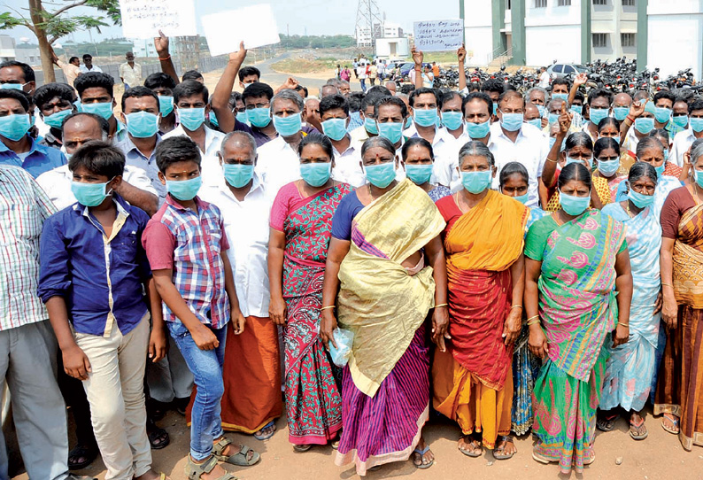 சுற்றுச்சூழலுக்கு மாசு ஏற்படுத்தும் தொழிற்சாலையை மூட வேண்டும் கலெக்டரிடம் கிராம மக்கள் மனு