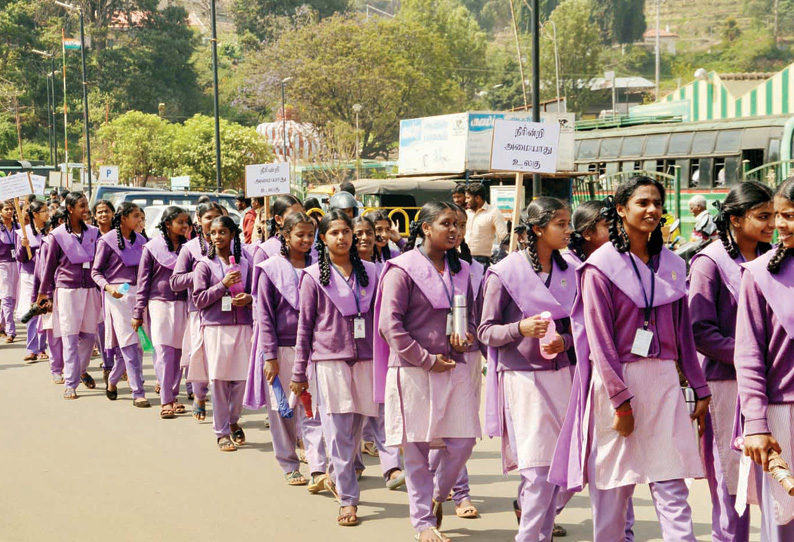 ஊட்டியில் தண்ணீரை சிக்கனமாக பயன்படுத்துவது குறித்த விழிப்புணர்வு பேரணி