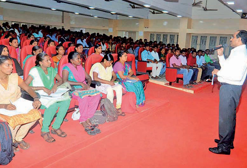 மாவட்ட நிர்வாகம் சார்பில் ஆசிரியர் தகுதி தேர்வுக்கான இலவச பயிற்சி வகுப்பு கலெக்டர் நடராஜன் தொடங்கி வைத்தார்