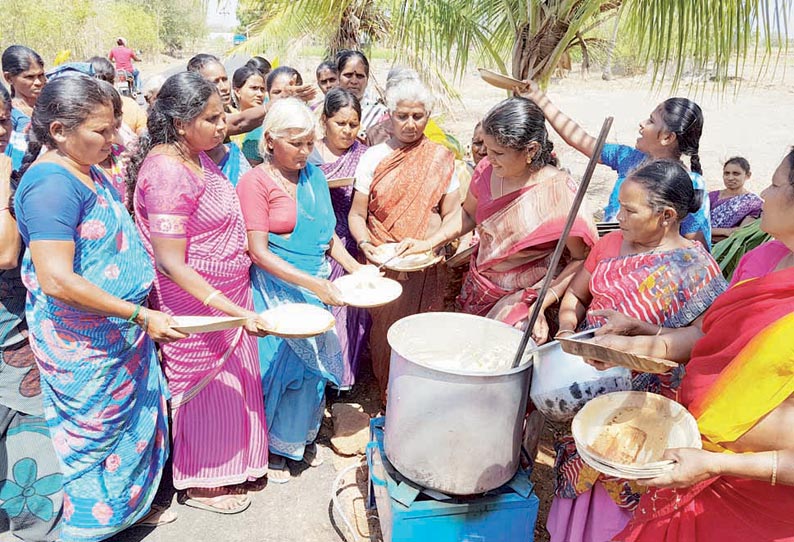 ராசிபுரம் அருகே பரபரப்பு; டாஸ்மாக் மதுக்கடை கட்டுமான பணியை தடுத்து நிறுத்த திரண்டு வந்த பொதுமக்கள் பெண்கள் சமையல் செய்து போராட்டம்