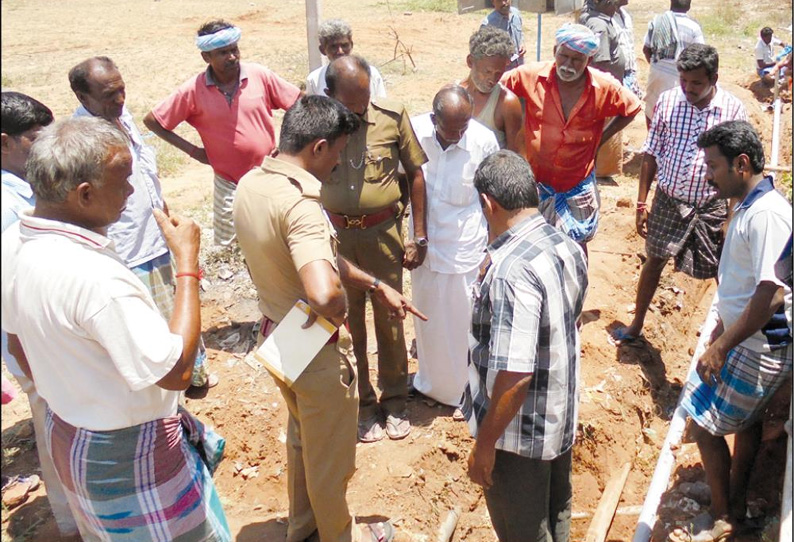 காவிரி குடிநீரை முறைகேடாக பயன்படுத்தும் தனிநபர் மீது நடவடிக்கை எடுக்க கோரி பொதுமக்கள் சாலை மறியல் செய்ய முயற்றி