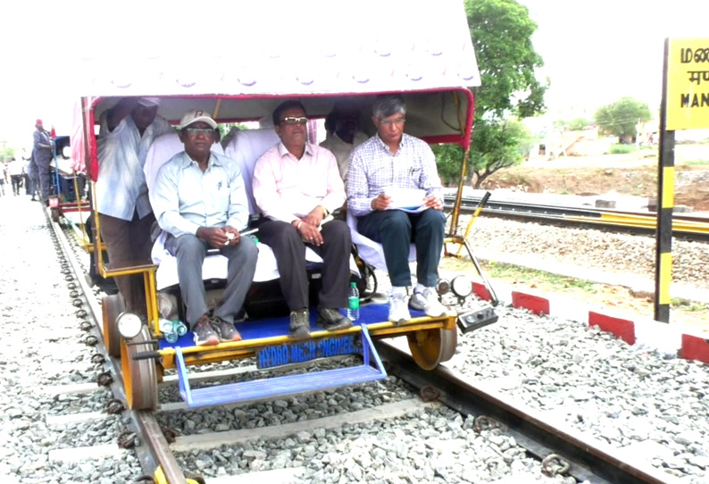 மணப்பாறை முதல் கல்பட்டி சத்திரம் வரை புதிதாக அமைக்கப்பட்ட 2–வது ரெயில் பாதையில் அதிகாரி ஆய்வு