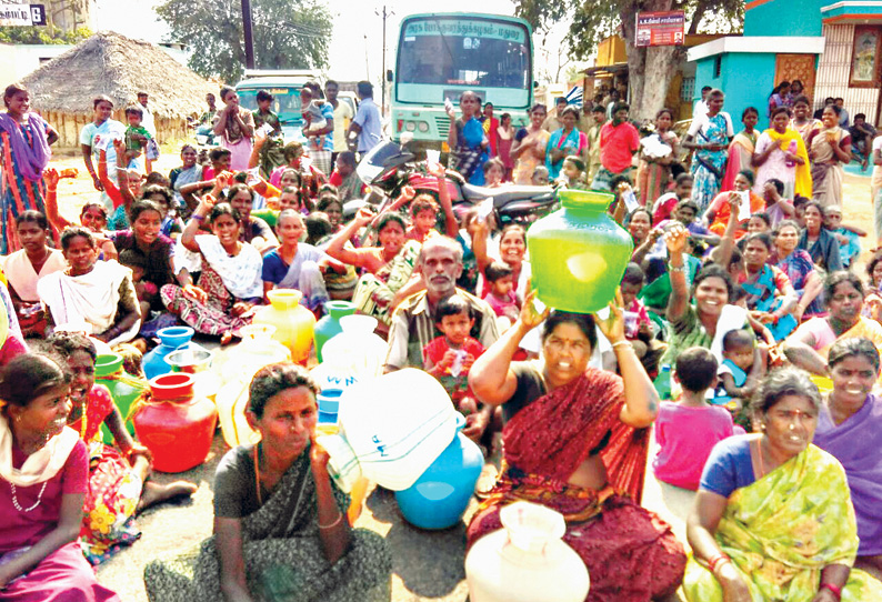 சாணார்பட்டி அருகே குடிநீர் கேட்டு பொதுமக்கள் சாலை மறியல்