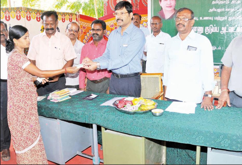 ஸ்மார்ட் ரேஷன் கார்டு வழங்கும் திட்டம் கலெக்டர் தொடங்கி வைத்தார்