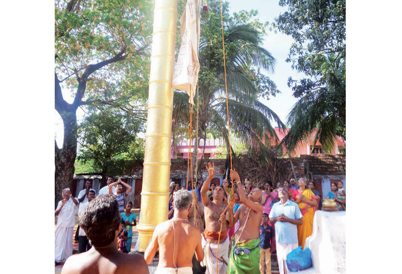 களக்காடு வரதராஜ பெருமாள் கோவிலில் பங்குனி திருவிழா கொடியேற்றம்