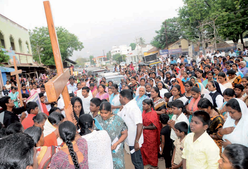 திருவண்ணாமலை மாவட்டத்தில் தேவாலயங்களில் புனித வெள்ளி சிறப்பு பிரார்த்தனை திரளான கிறிஸ்தவர்கள் பங்கேற்பு