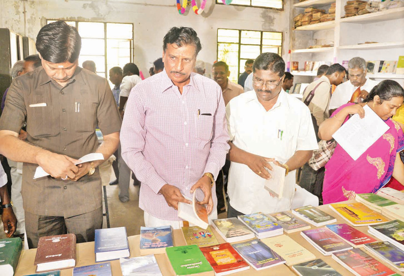 தமிழ்ப்புத்தாண்டையொட்டி தமிழ்ப்பல்கலைக்கழக நூல்கள் 50 சதவீத தள்ளுபடியில் விற்பனை துணைவேந்தர் பாஸ்கரன் தொடங்கி வைத்தார்