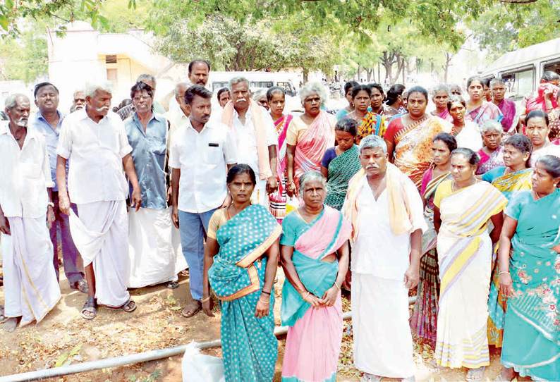 வேடசந்தூரில் மதுபானக்கடைகள் அமைக்க எதிர்ப்பு பொதுமக்கள் போராட்டம்