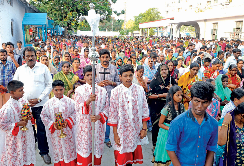 திருப்பூரில் உள்ள தேவாலயங்களில் புனித வெள்ளியையொட்டி சிலுவைபாதை ஊர்வலம்