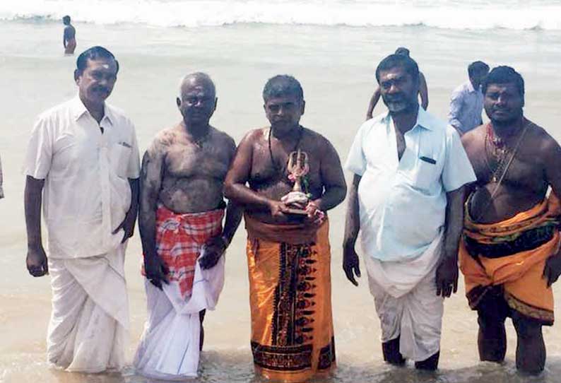 உவரி சுயம்புலிங்க சுவாமி கோவிலில் தீர்த்தவாரி