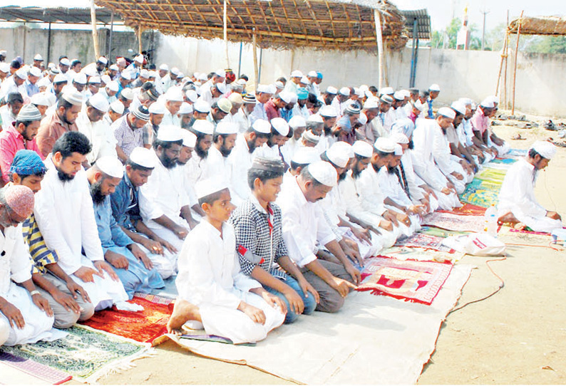 மழை பெய்ய வேண்டி முஸ்லிம்கள் சிறப்பு பிரார்த்தனை