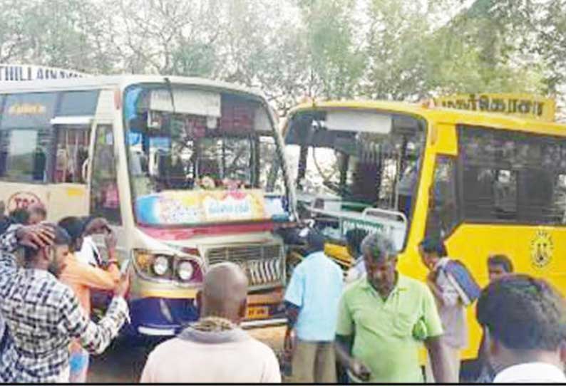 பஸ்கள் நேருக்குநேர் மோதல் கல்லூரி மாணவ-மாணவிகள் 20 பேர் காயம்