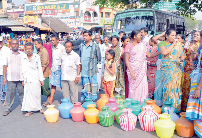 திண்டுக்கல்லில் 2 இடங்களில் குடிநீர் வழங்கக்கோரி பொதுமக்கள் சாலை மறியல் போக்குவரத்து பாதிப்பு