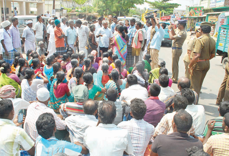 டாஸ்மாக் கடை அமைக்க எதிர்ப்பு தெரிவித்து பொதுமக்கள் சாலை மறியல்