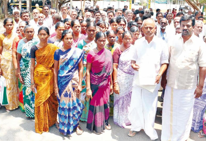 மாணவர் விடுதி, பஸ்நிறுத்தம் அருகே மதுக்கடைகள் அமைக்க எதிர்ப்பு கலெக்டர் அலுவலகத்தில் பொதுமக்கள் மனு