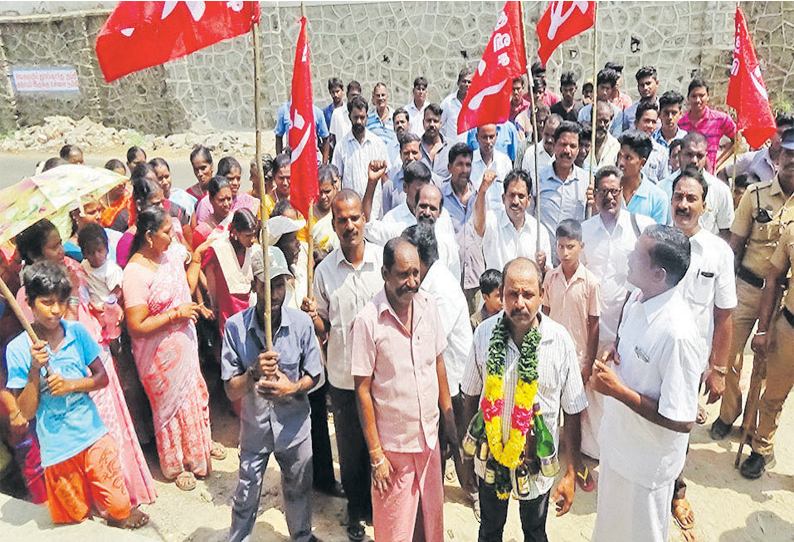 கும்மிடிப்பூண்டி அருகே மதுக்கடை அமைக்க எதிர்ப்பு தெரிவித்து பொதுமக்கள் ஆர்ப்பாட்டம்