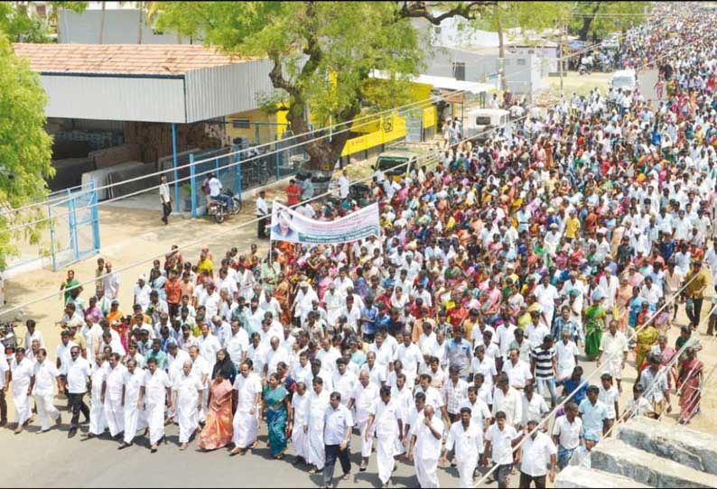 மருத்துவ கல்லூரி கட்டிட பணியை தொடங்க கோரி கலெக்டரிடம் மனு