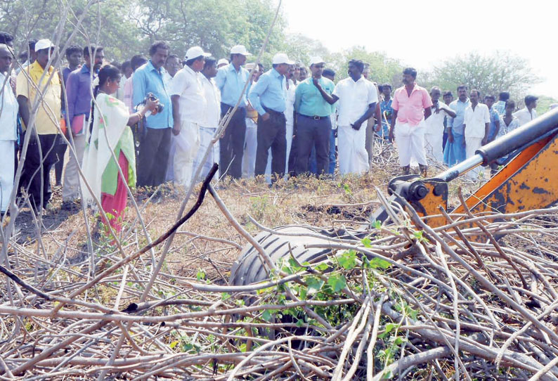 கீரணூர் குளம் தூர்வாரும் பணி