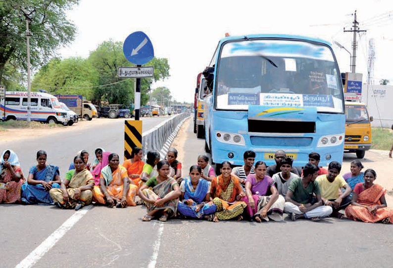 முத்தூரில் டாஸ்மாக் கடைக்கு எதிர்ப்பு தெரிவித்து 2 இடங்களில் சாலை மறியல் போக்குவரத்து பாதிப்பு