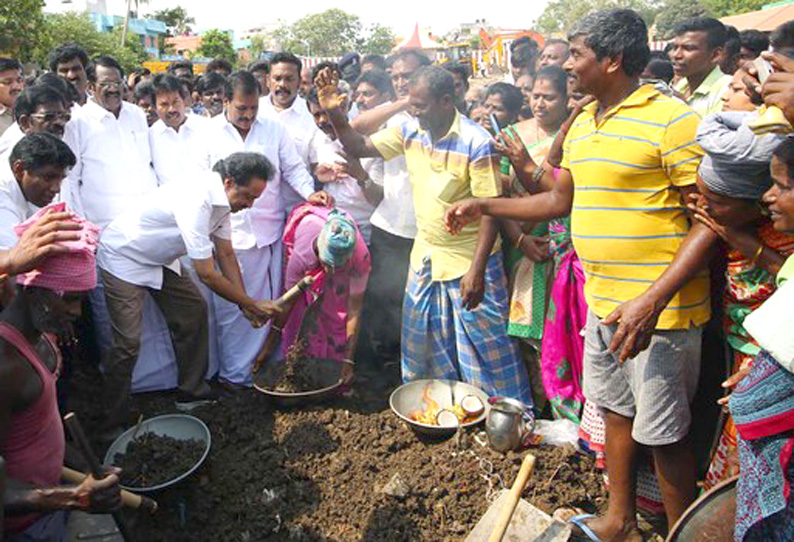 கொளத்தூர் சட்டமன்ற தொகுதிக்கு உட்பட்ட முத்து மாரியம்மன் கோவில் குளத்தை தூர்வாரிய மு.க.ஸ்டாலின்