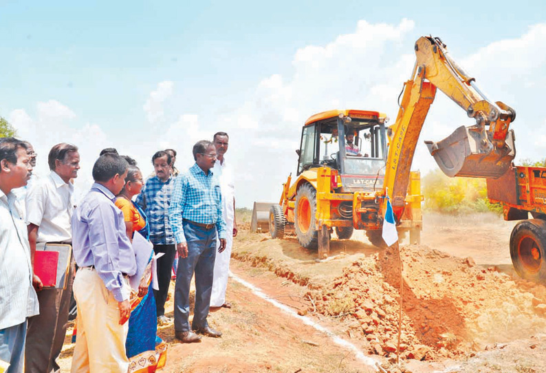 தஞ்சை அருகே பொன்னன் ஏரியில் மண் எடுக்கும் பணி கலெக்டர் தொடங்கி வைத்தார்