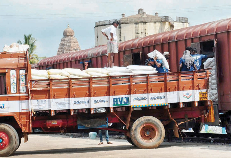 சென்னை, தூத்துக்குடியில் இருந்து சரக்குரெயிலில் 2,189 டன் உரம் தஞ்சைக்கு வந்தது